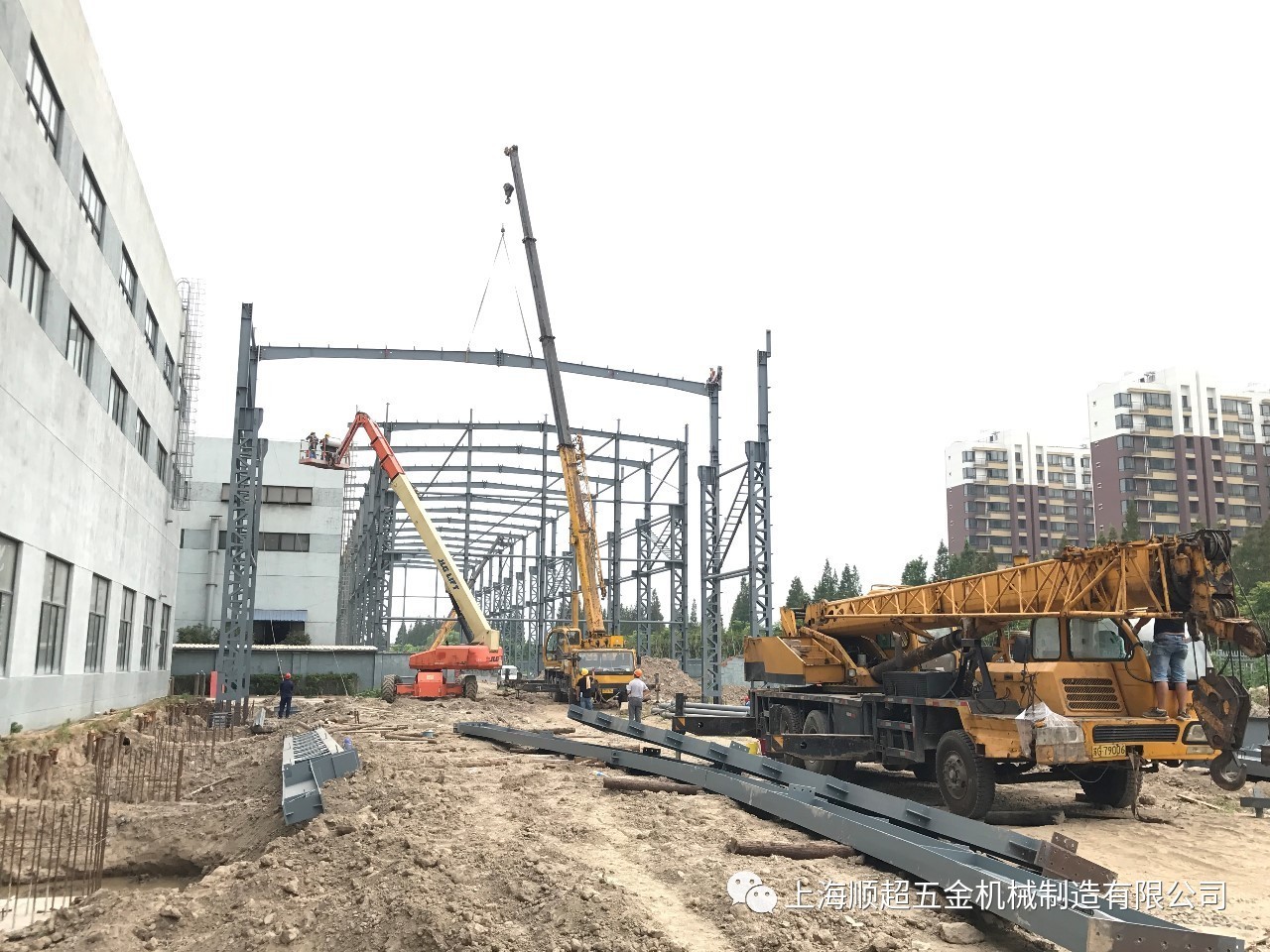 热烈祝贺上海顺超总部第三厂房扩建顺利上梁！！！